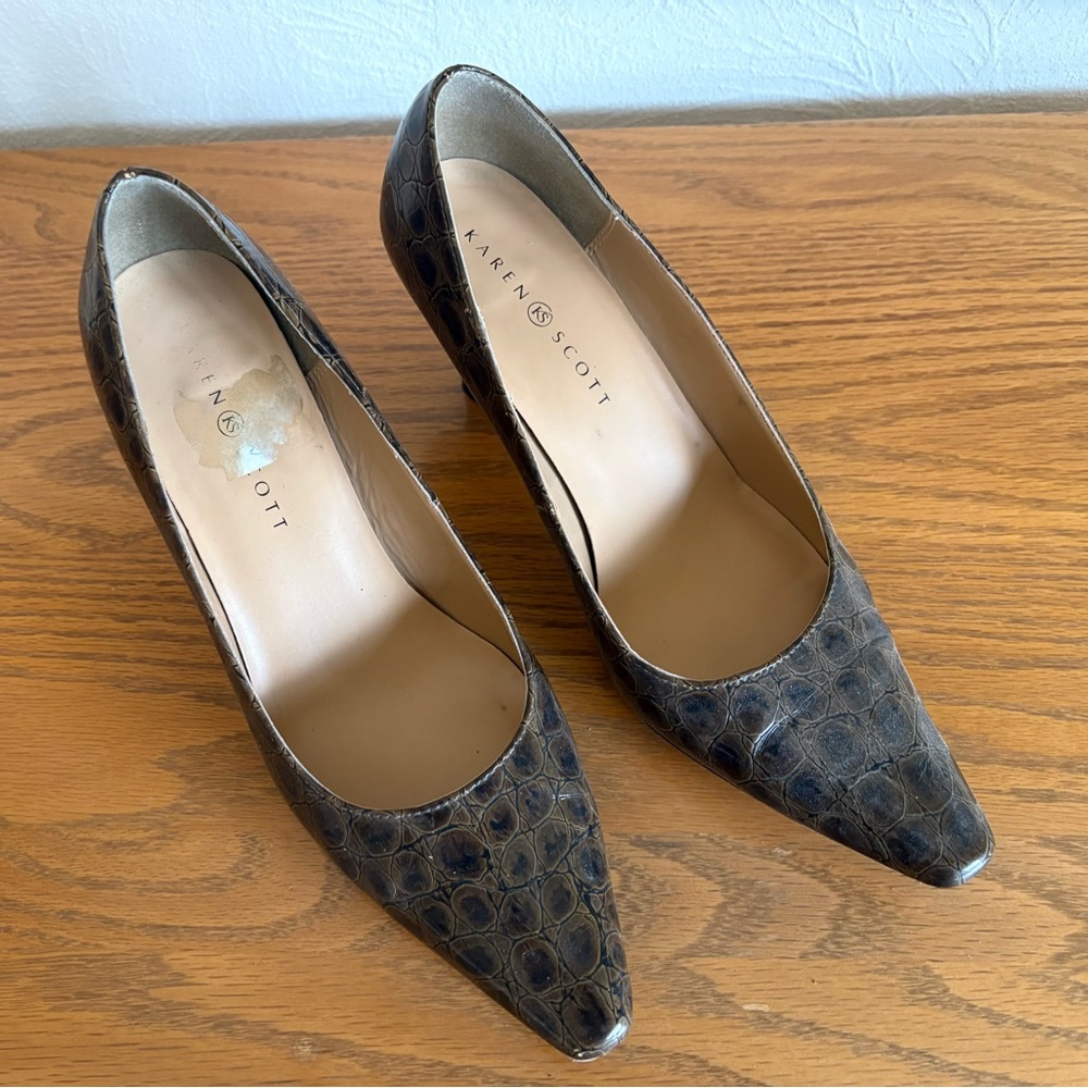 Karen Scott Textured Brown Heels